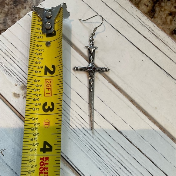 Unisex Silver Tone Goth Punk Skull & Dagger Dangle Earring - Picture 6 of 7